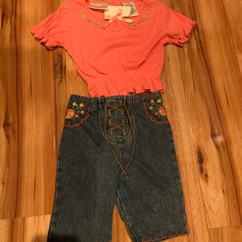 “Baby Beluga”outfit size 12 m #0215